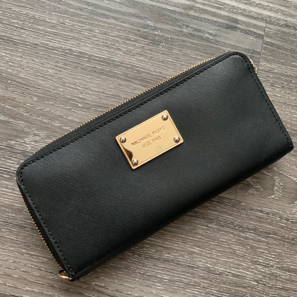 SOLD! Michael Kors Wallet